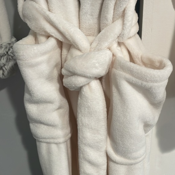Soft and warm Robe - Picture 3 of 5